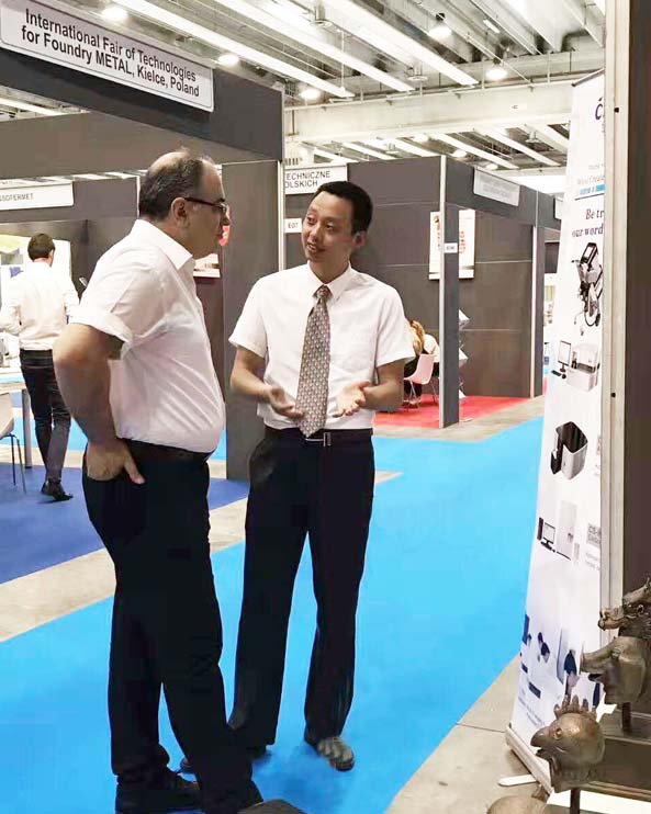 創(chuàng)想儀器系列國產直讀光譜儀大受參會意大利企業(yè)家們歡迎。