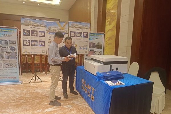 為客戶(hù)介紹直讀光譜儀