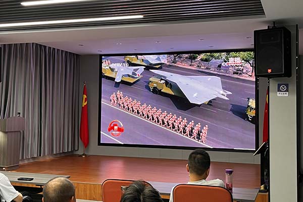 9.3創想儀器組織觀看閱兵